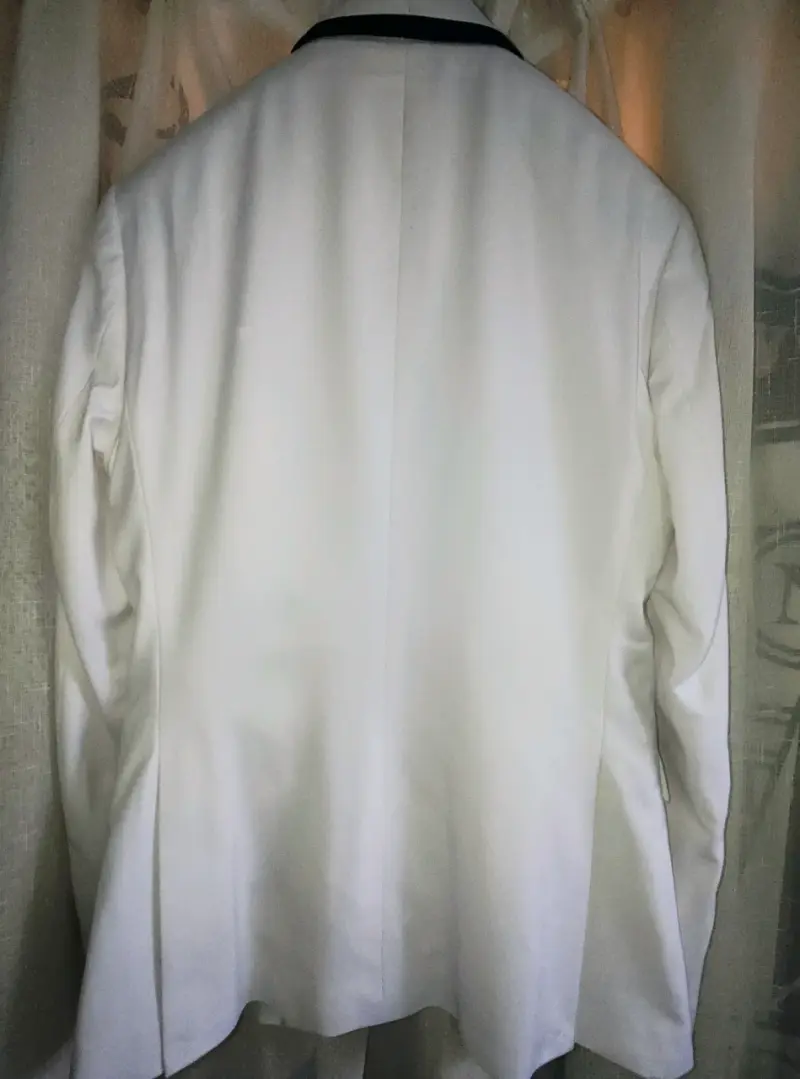 Blazer Blanco con Detalles Negros - 3