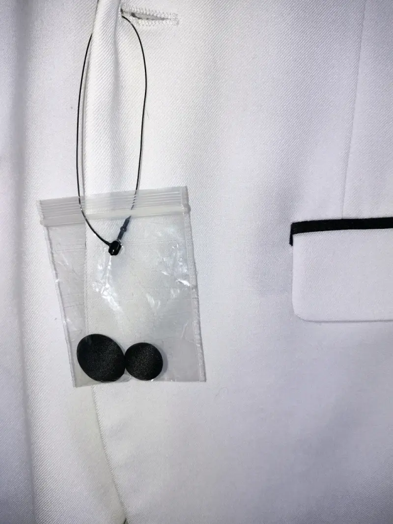 Blazer Blanco con Detalles Negros - 5