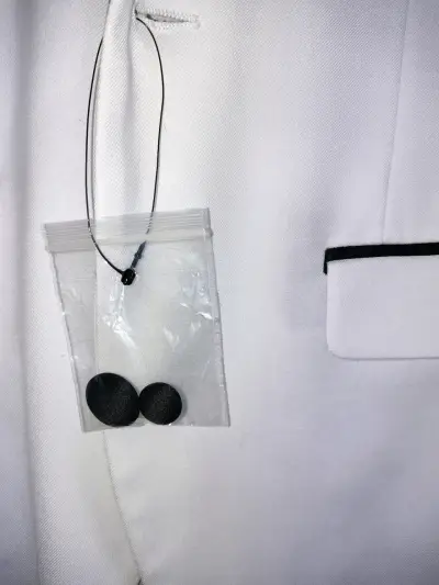 Blazer Blanco con Detalles Negros - miniatura 5