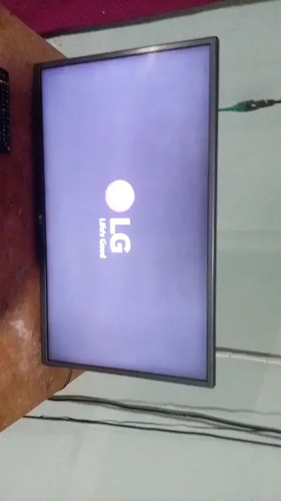 Televisor LG 32 pulgadas HD - miniatura 1