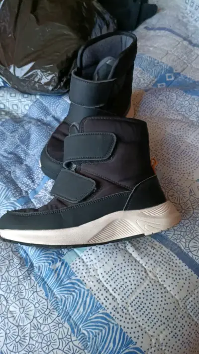 Botas de invierno negras para niños - miniatura 2