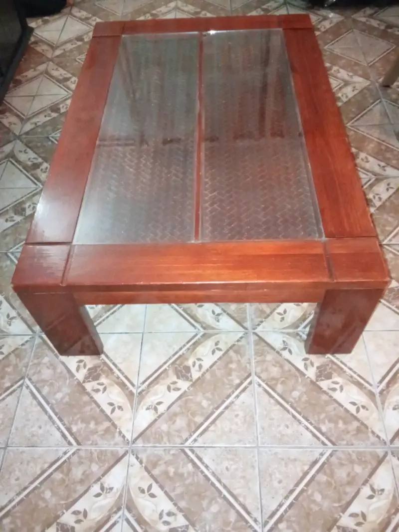 Mesa de centro de madera con vidrio - 1