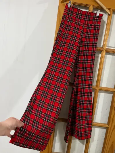 Pantalones a cuadros rojos estilo vintage - miniatura 1