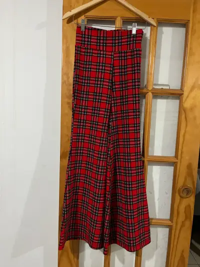 Pantalones a cuadros rojos estilo vintage - miniatura 2