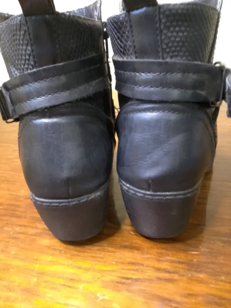 Botines de cuero negro con hebilla - 4