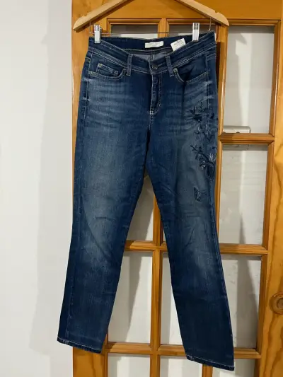 Jeans de mujer con bordado floral Cambio - miniatura 1