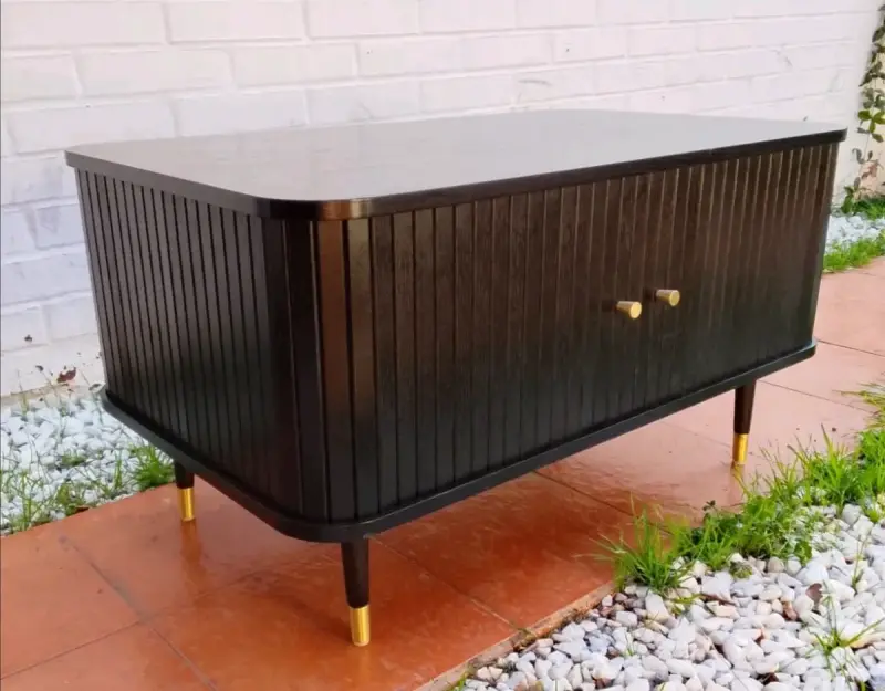Mesa de Centro Negra con Patas Doradas - 2