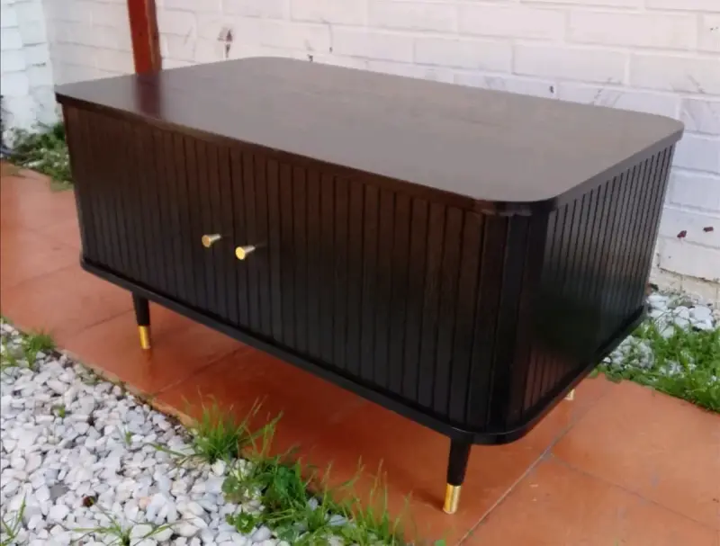 Mesa de Centro Negra con Patas Doradas - 4