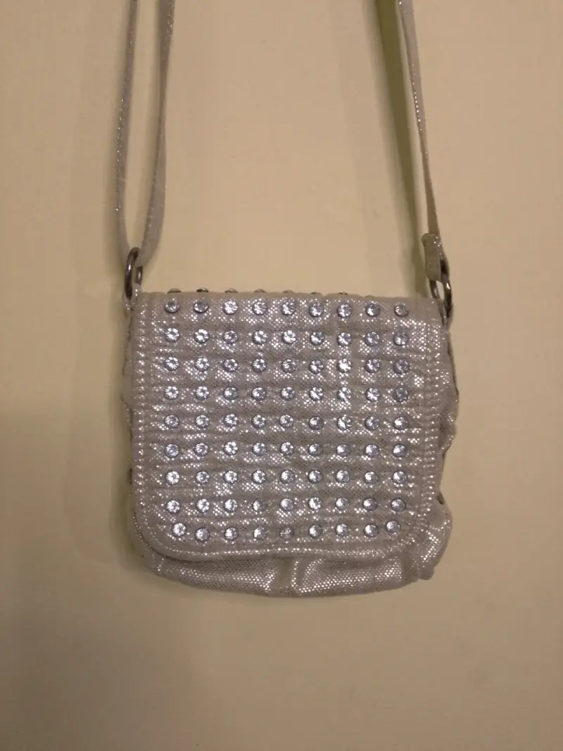 Cartera cruzada con brillantes plateada - 2