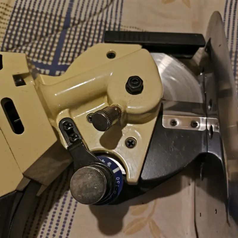 Máquina de Corte de Tela Hoseki YJ-110 - 4