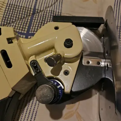 Máquina de Corte de Tela Hoseki YJ-110 - miniatura 4