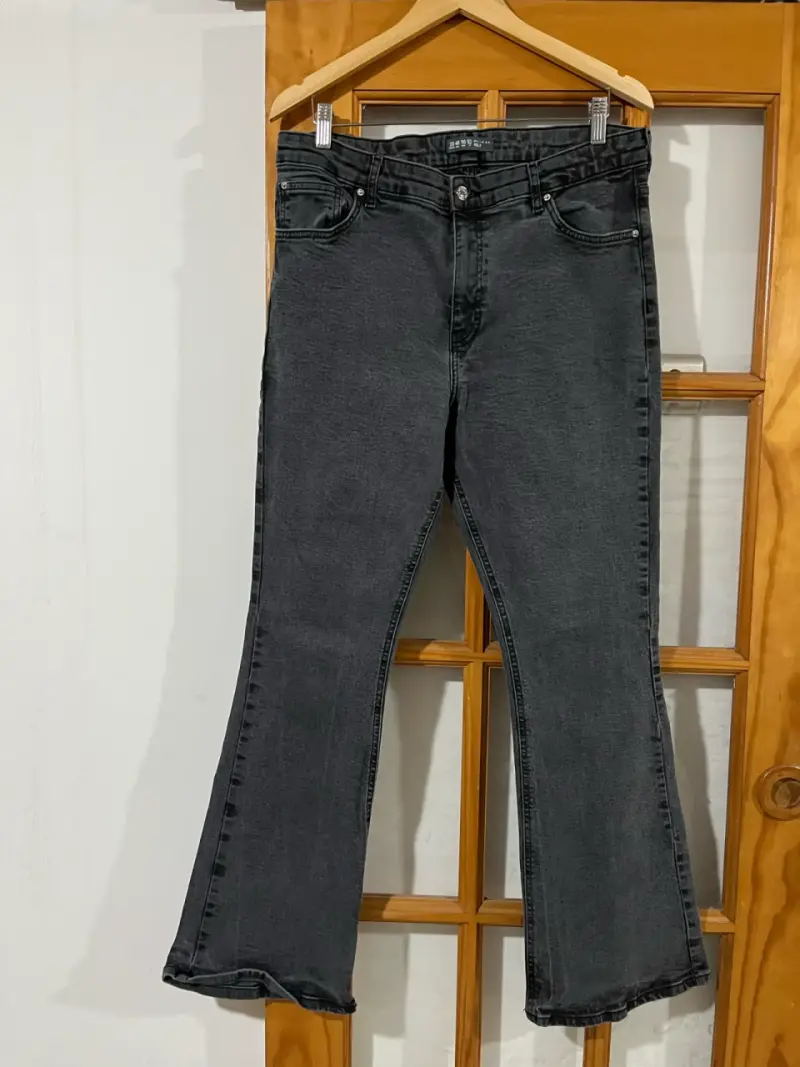 Jeans grises de mujer estilo acampanado - 3