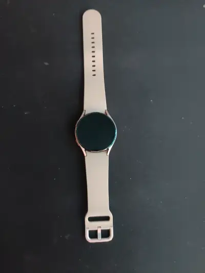 Reloj inteligente con correa beige - miniatura 1