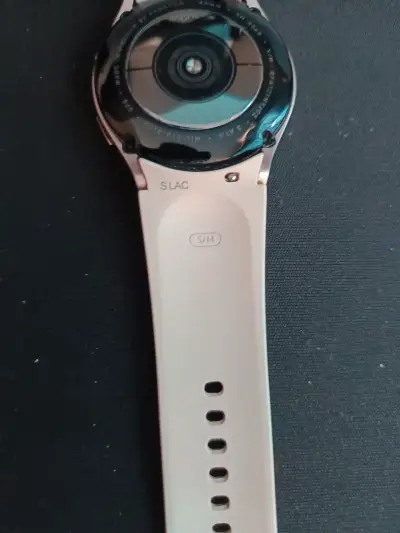 Reloj inteligente con correa beige - miniatura 4