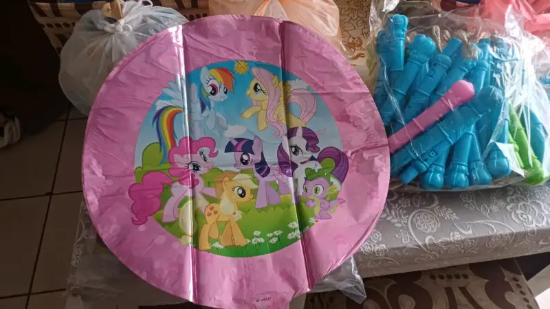 Set de globos infantiles con diseños de Barbie y M - 3