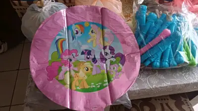 Set de globos infantiles con diseños de Barbie y M - miniatura 3