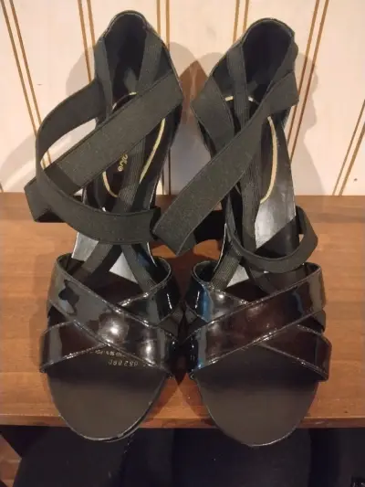 Zapatos de tacón Gacel negros casi nuevos - miniatura 1