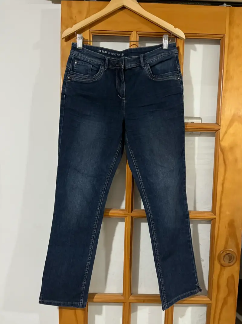 Jeans azul oscuro corte clásico para mujer - 1