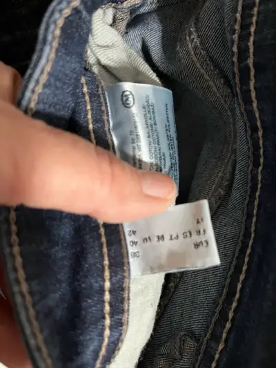 Jeans azul oscuro corte clásico para mujer - miniatura 3