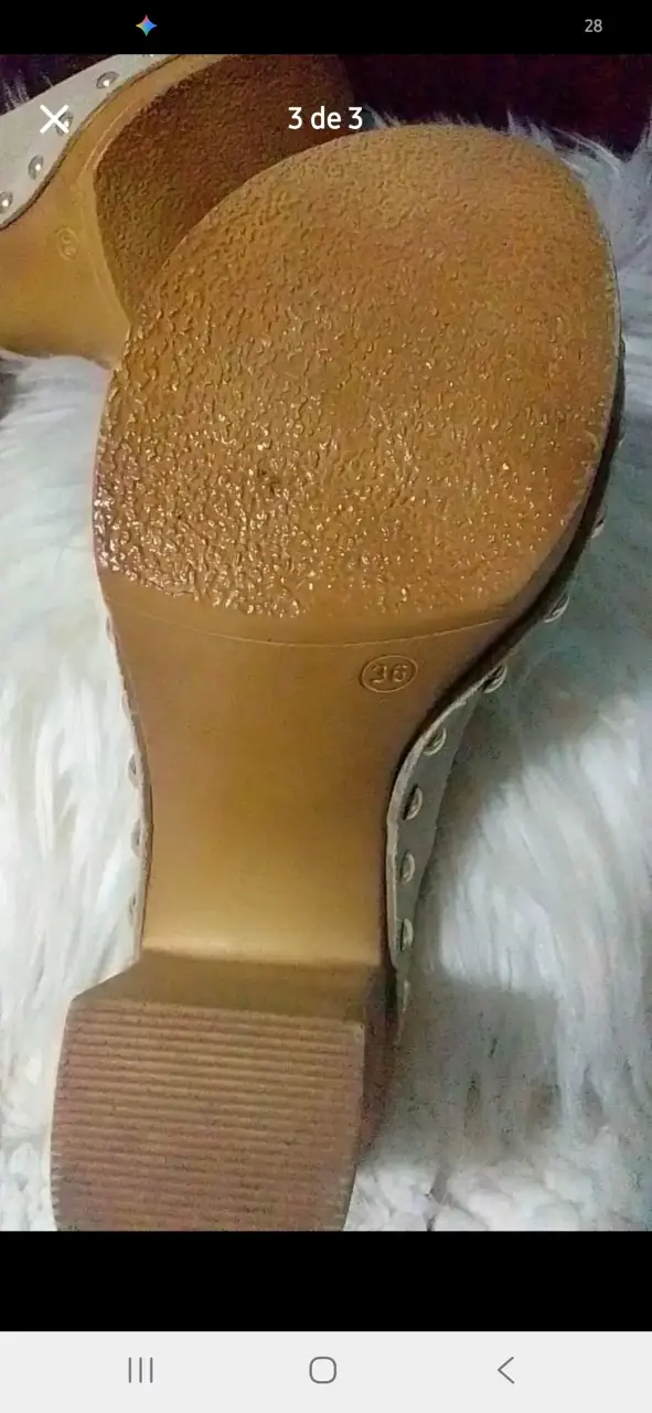 Zuecos de Tacón Alto Beige con Tachuelas - 3