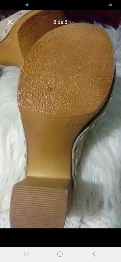 Zuecos de Tacón Alto Beige con Tachuelas - miniatura 3