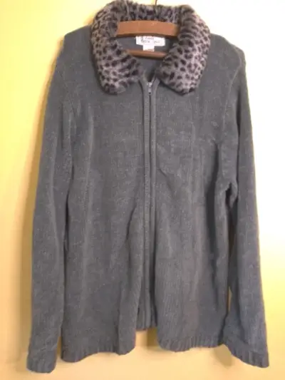 Chaqueta gris con cuello de leopardo - miniatura 1