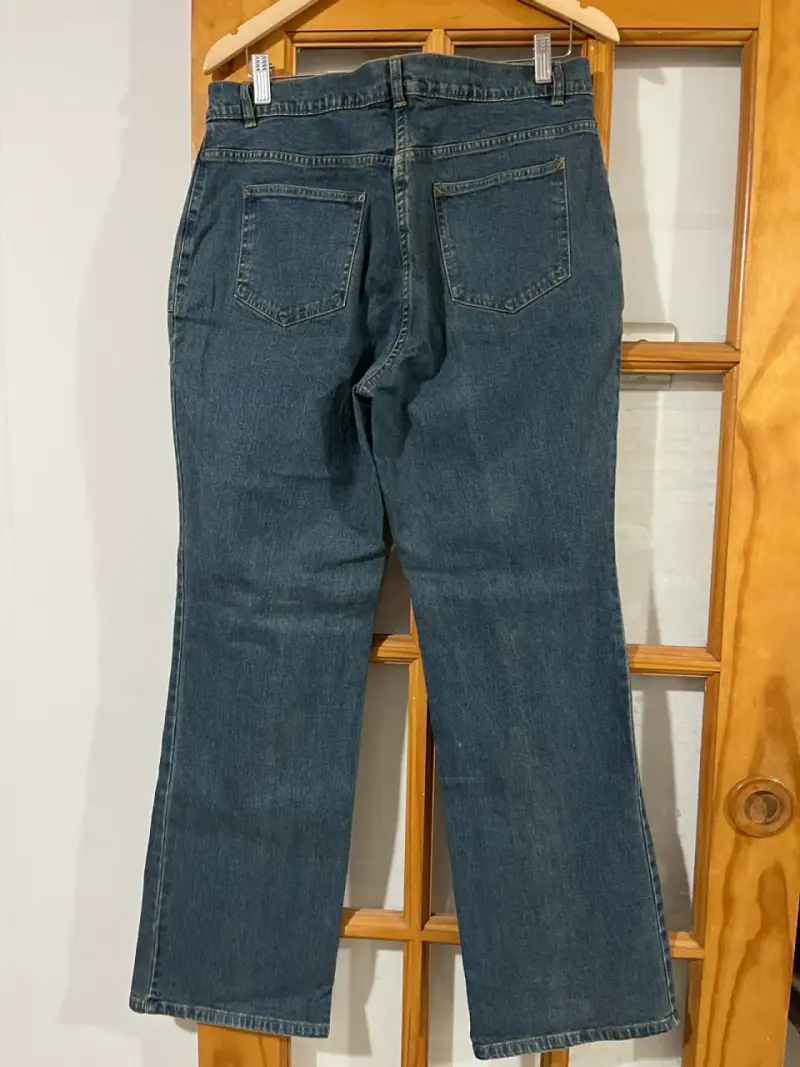 Jeans de mezclilla azul con bolsillos y cierre - 2