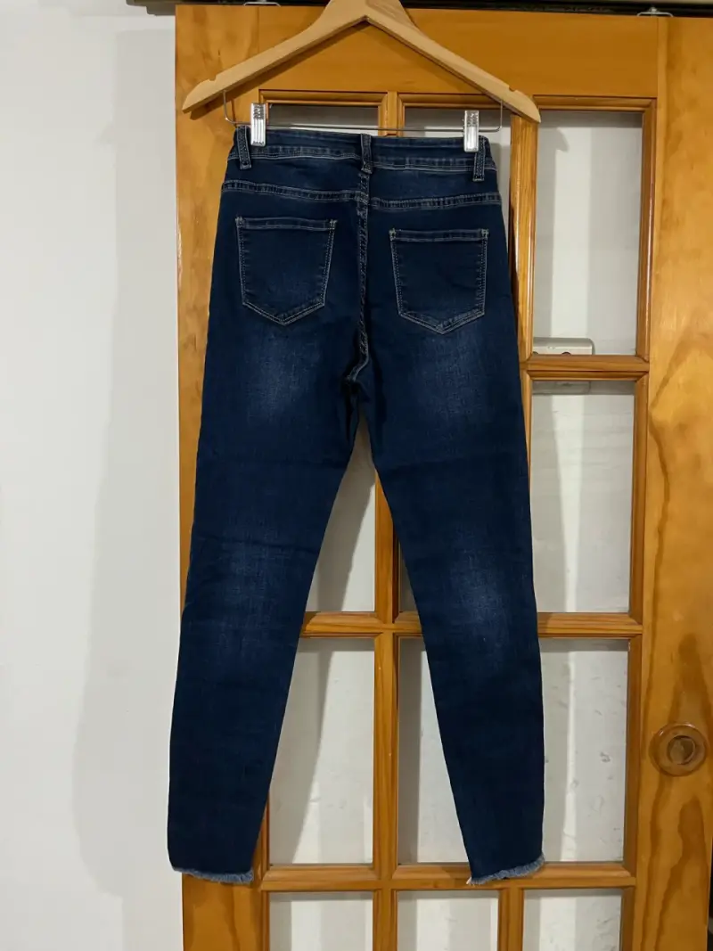 Jeans ajustados azul oscuro para mujer - 2