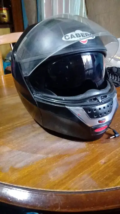 Casco de moto Caberg negro con visor - miniatura 2