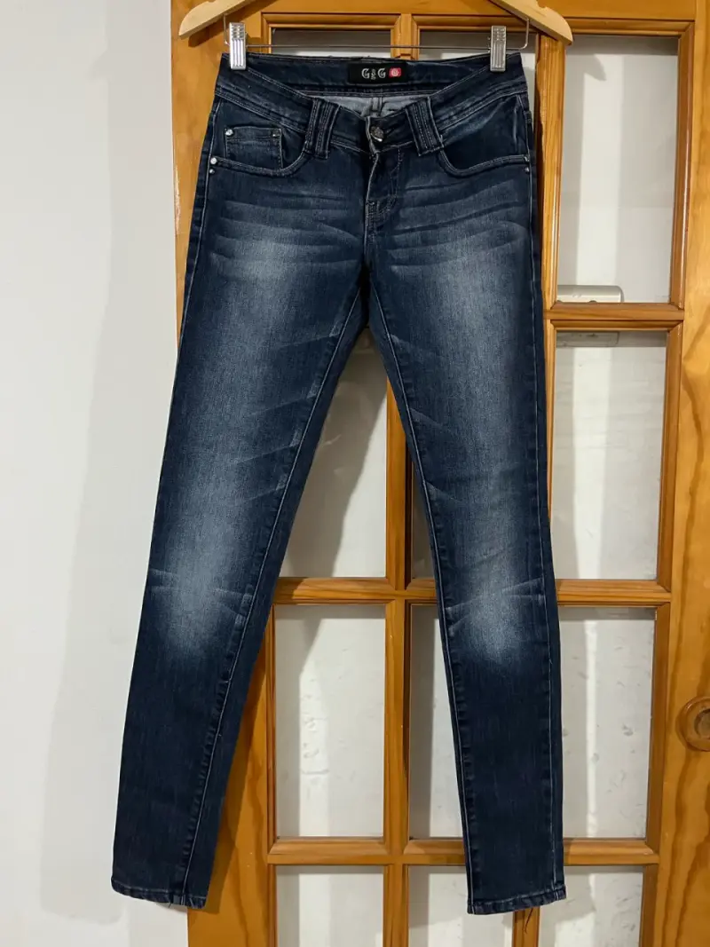 Jeans ajustados azul oscuro G&G para mujer - 1