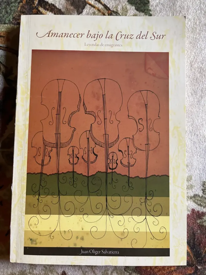 Libro Amanecer bajo la Cruz del Sur de Juan Oliger Salvatierra - 1