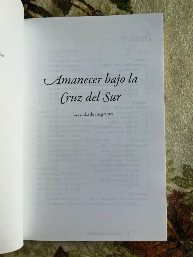 Libro Amanecer bajo la Cruz del Sur de Juan Oliger Salvatierra - 2