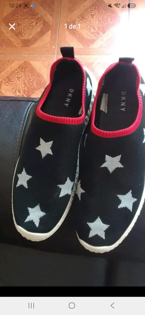 Zapatillas negras con estrellas DKNY