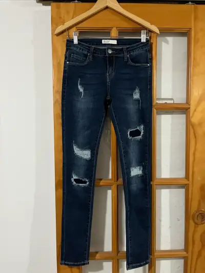 Jeans ajustados desgastados para mujer - miniatura 1