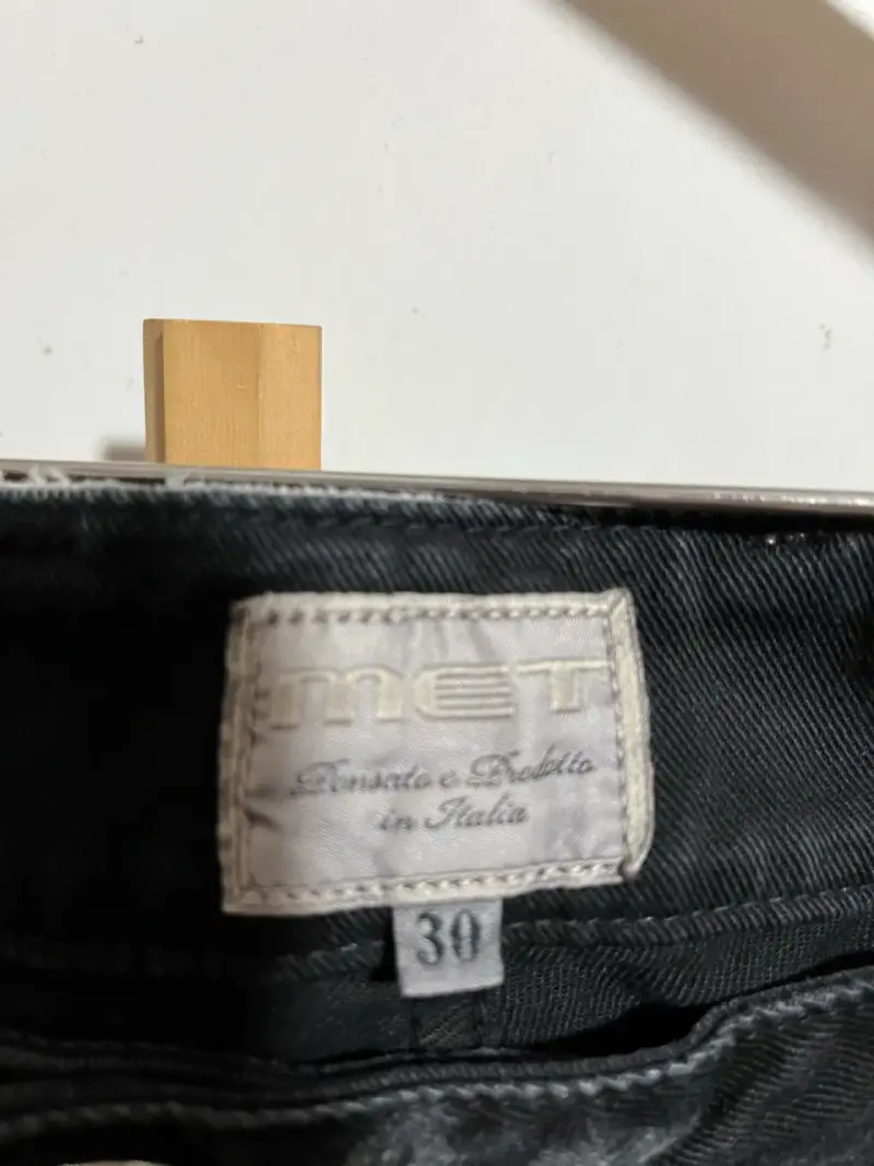 Jeans negros con detalles brillantes MET - 3