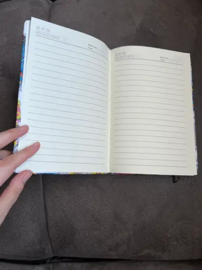 Cuaderno de notas con diseño de mariposas - miniatura 3