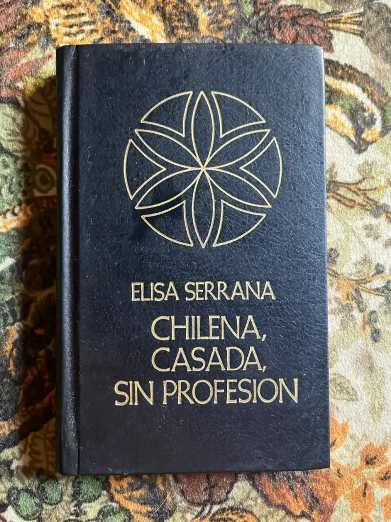 Libro 'Chilena, Casada, Sin Profesión' de Elisa Serrana - 1