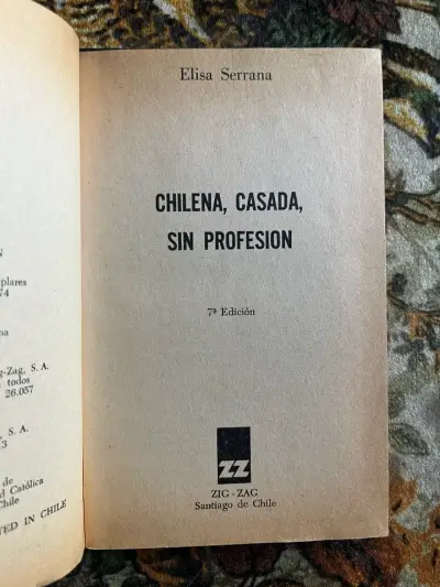 Libro 'Chilena, Casada, Sin Profesión' de Elisa Serrana - miniatura 3