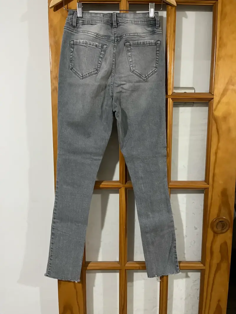 Jeans grises desgastados para mujer talla 8 - 2