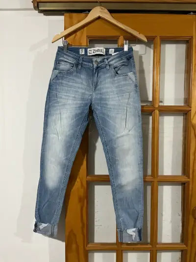 Jeans Zhrill azul desgastado para mujer - miniatura 1
