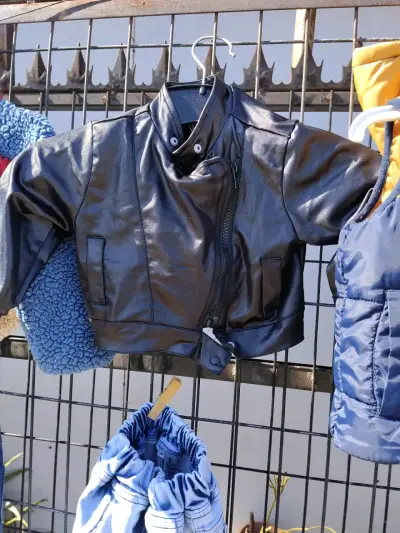 Conjunto de ropa infantil con diseño de cocodrilo - miniatura 5