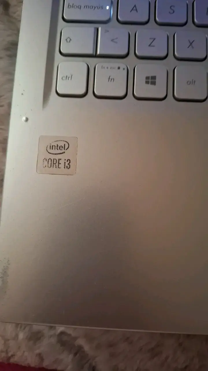 Laptop ASUS Intel Core i3 en buen estado - 3