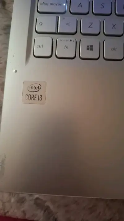 Laptop ASUS Intel Core i3 en buen estado - miniatura 3