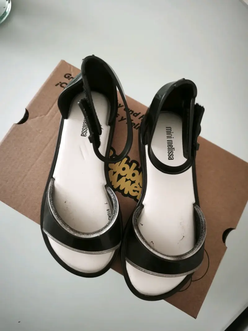 Sandalias negras para niña Mini Melissa
