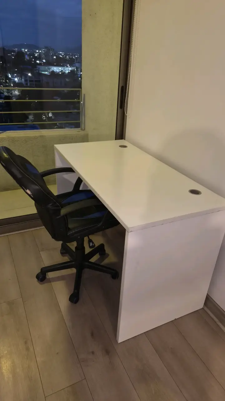 Escritorio blanco con silla de oficina incluida - 3