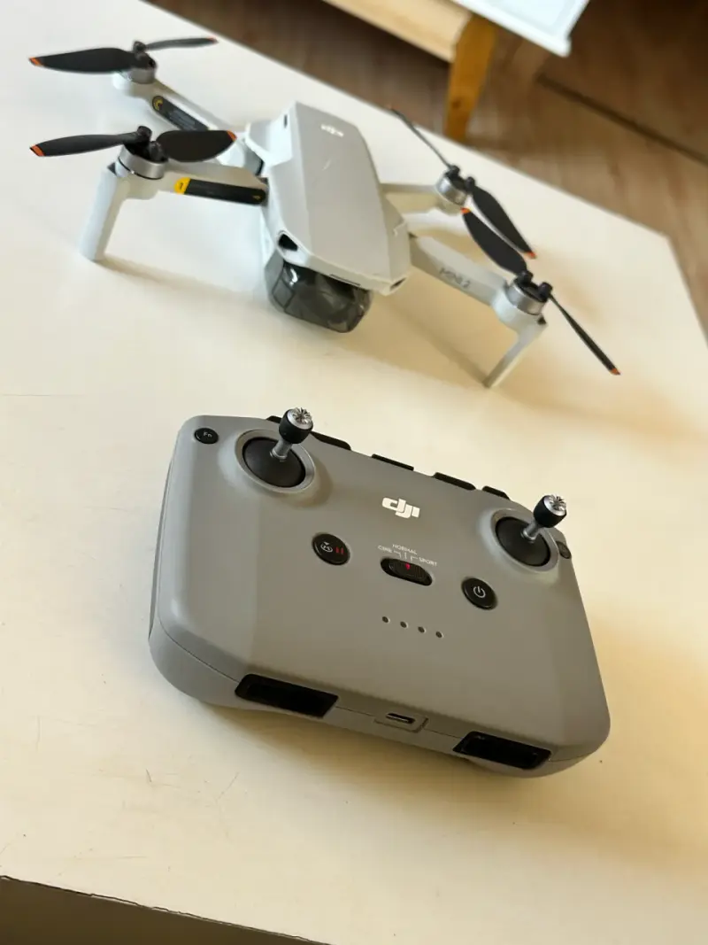 Drone DJI Mini 2 con control remoto - 4