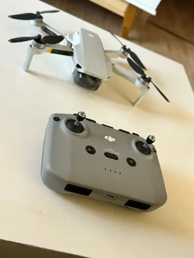 Drone DJI Mini 2 con control remoto - miniatura 4