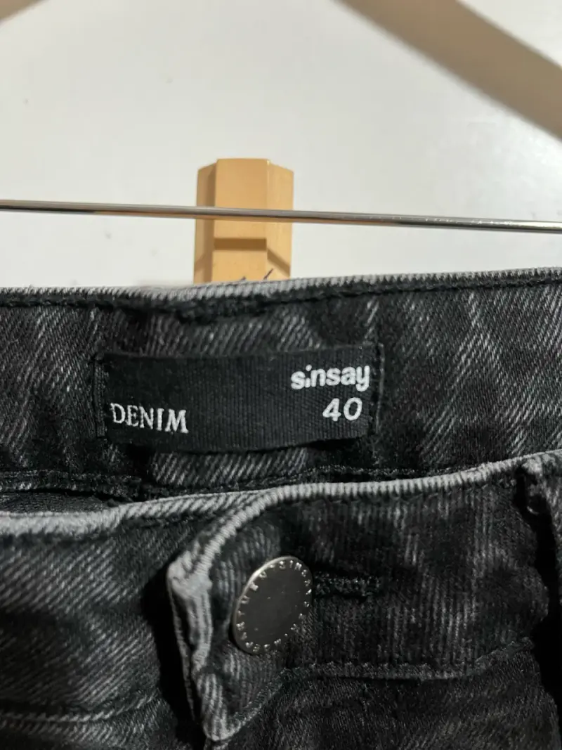 Jeans negros acampanados Sinsay talla 40 - 3