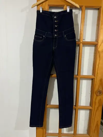 Jeans de tiro alto azul oscuro para mujer - miniatura 1