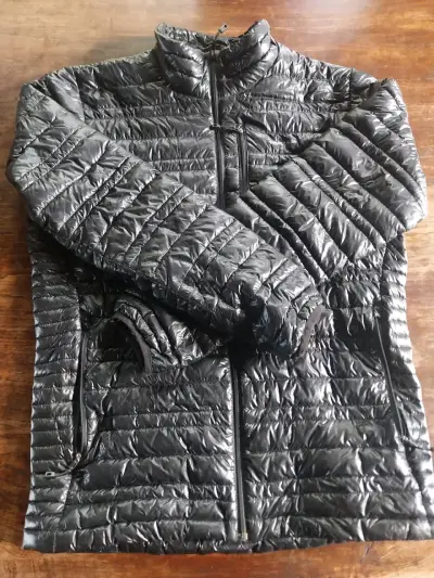 Chaqueta de plumas negra Patagonia talla M - miniatura 1